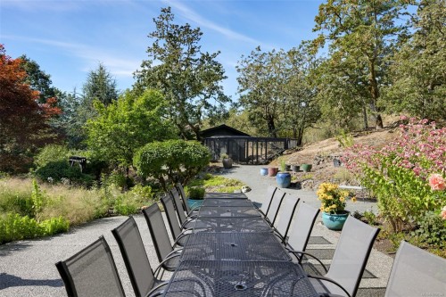 1682 Charlton Rd, Saanich, BC 