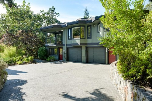 1682 Charlton Rd, Saanich, BC 