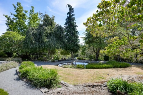 1682 Charlton Rd, Saanich, BC 