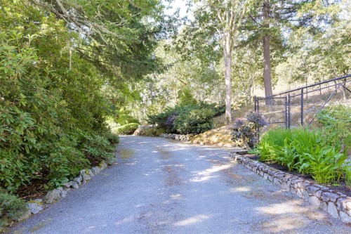 1682 Charlton Rd, Saanich, BC 