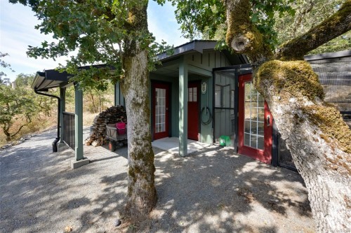 1682 Charlton Rd, Saanich, BC 