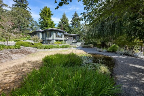 1682 Charlton Rd, Saanich, BC 