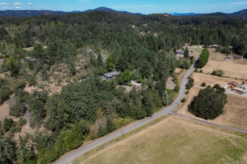 1682 Charlton Rd, Saanich, BC 