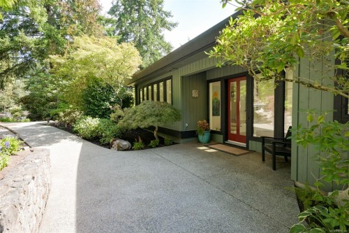 1682 Charlton Rd, Saanich, BC 