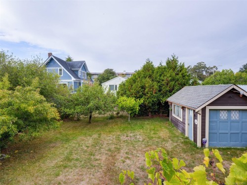 1956 Ashgrove St, Victoria, BC 