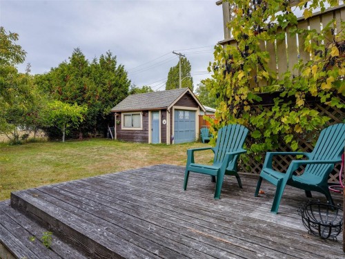 1956 Ashgrove St, Victoria, BC 