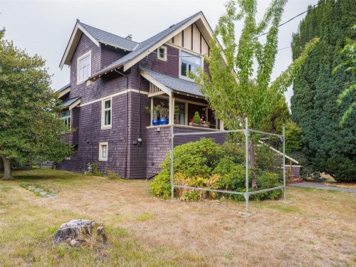 1956 Ashgrove St, Victoria, BC 