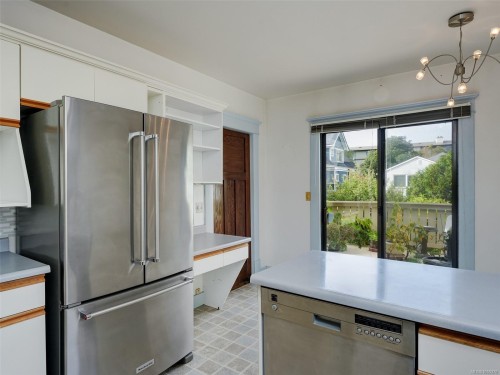 1956 Ashgrove St, Victoria, BC 