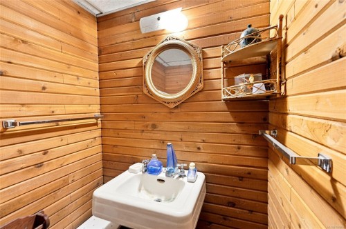 2247 Rosstown Rd, Nanaimo, BC 