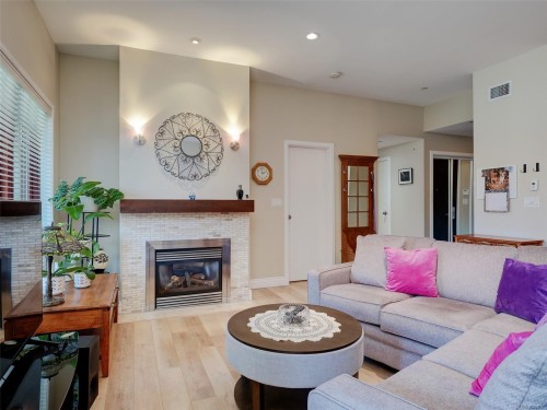 #404-1335 Bear Mountain Pkwy, Langford, BC 