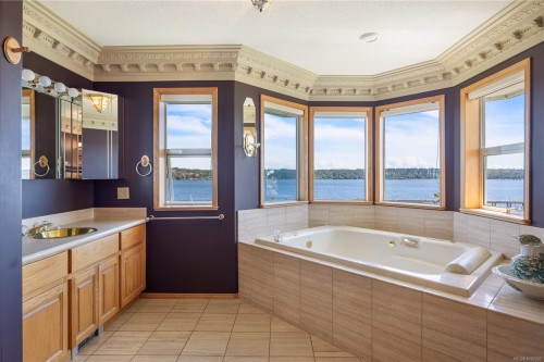 725 Thulin St, Campbell River, BC 