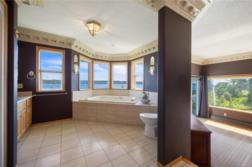 725 Thulin St, Campbell River, BC 