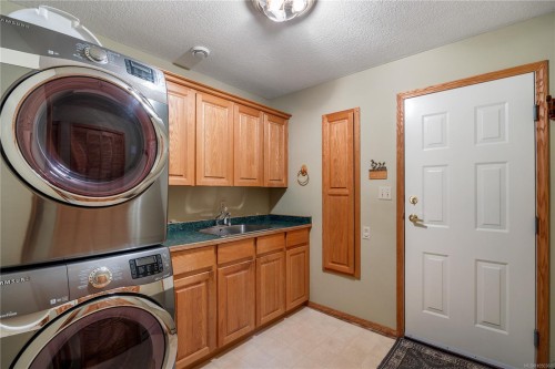 725 Thulin St, Campbell River, BC 