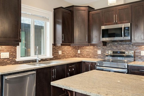 #110-1177 Deerview Pl, Langford, BC 