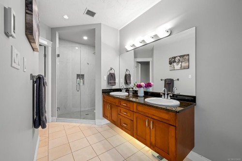 #511-3666 Royal Vista Way, Courtenay, BC 