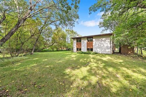 193 Robindale Rd, Winnipeg, MB 