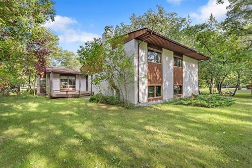 193 Robindale Rd, Winnipeg, MB 