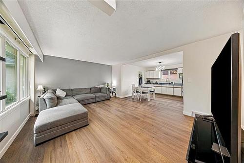 286 Armstrong Ave, Winnipeg, MB 