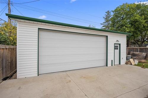 577 Cedarcrest Dr, Winnipeg, MB 