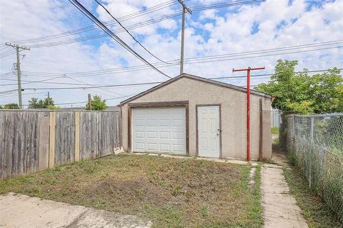 953 William Ave, Winnipeg, MB 