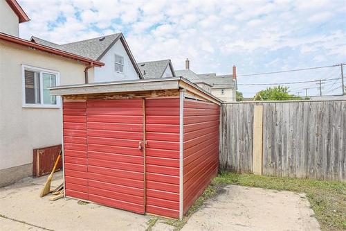 953 William Ave, Winnipeg, MB 