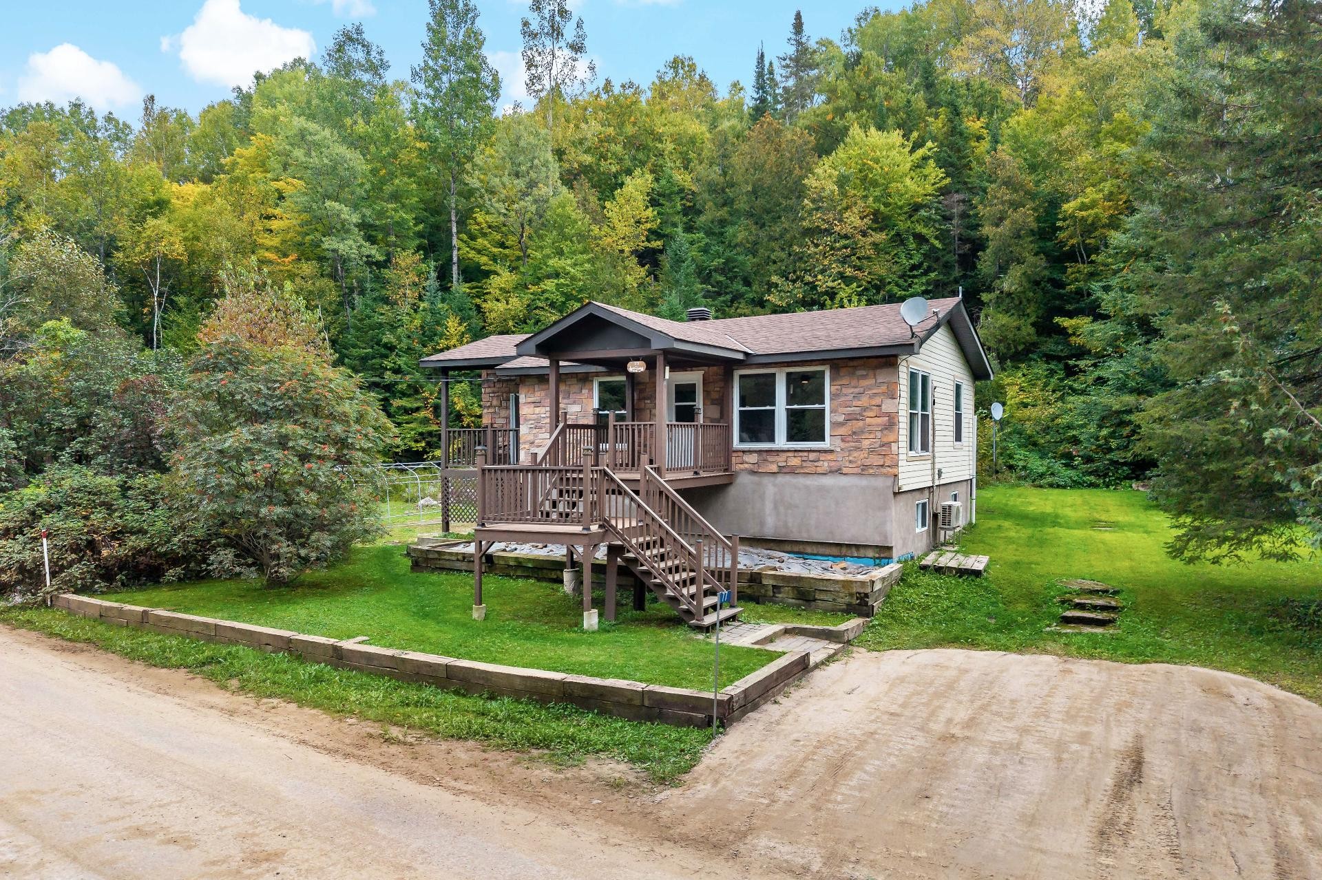 77 Ch. du Lac-de-la-Carpe — photo 1