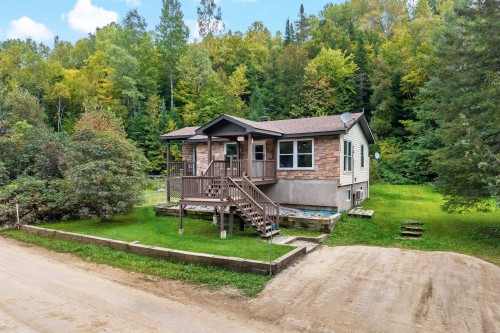 Façade - 77 Ch. Du Lac-De-La-Carpe, Lac-Des-Plages, QC 
