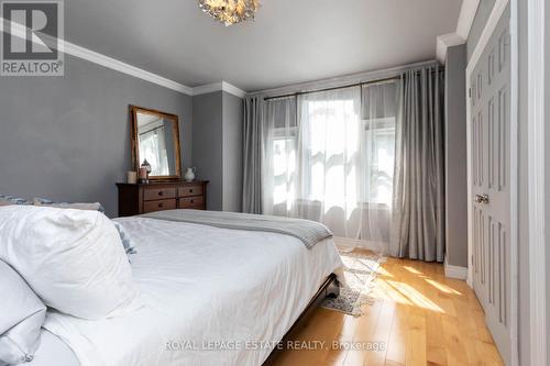 48 Bloomfield Avenue, Toronto, ON 