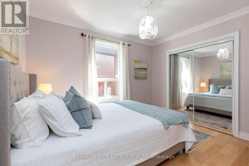 48 Bloomfield Avenue, Toronto, ON 