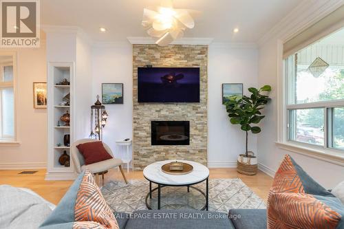48 Bloomfield Avenue, Toronto, ON 