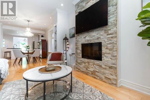 48 Bloomfield Avenue, Toronto, ON 