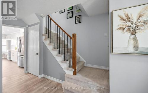 Updated railing & spindles - 19 - 1485 Torrington Drive, Mississauga, ON 