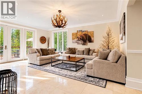18 Elder Crescent, Ancaster, ON 