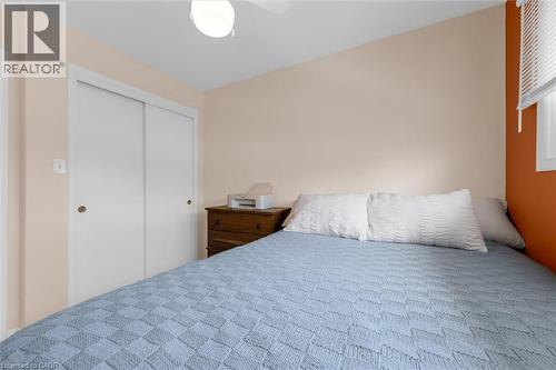 This room features light-toned walls, a white ceiling, and a ceiling-mounted light fixture - 7506 Jubilee Drive, Niagara Falls, ON 