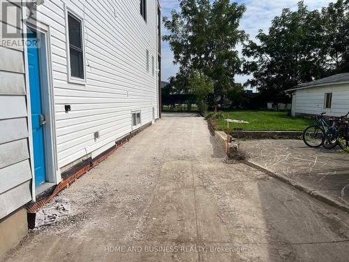 2 - 2 PATRICIA STREET , Thorold, Ontario L2V 3V7 4