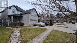 2 - 172 LENA CRESCENT Cambridge, ON N1R 8P6