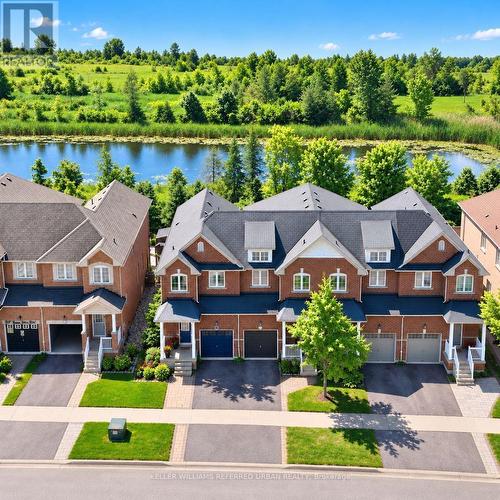 End-unit TH, Pond view at the back - 571 Reeves Way Boulevard, Whitchurch-Stouffville, ON 