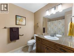 Full size 4 piece guest bath, next to the guest bedroom. - 