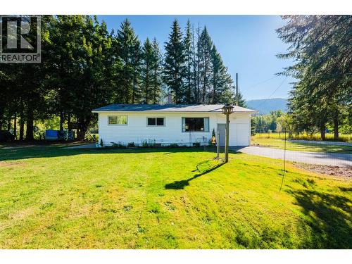717 Larsen Road, Salmo, BC 