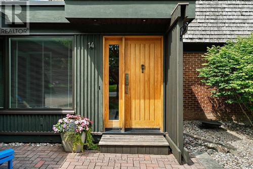 14 Sandwell Crescent, Ottawa, ON 