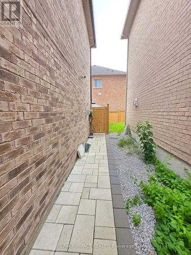 1318 Apollo Street, Oshawa, ON 