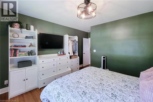 Wood-finish flooring with a multi-light ceiling fixture - 19 Thorndale Avenue, St. Catharines, ON 