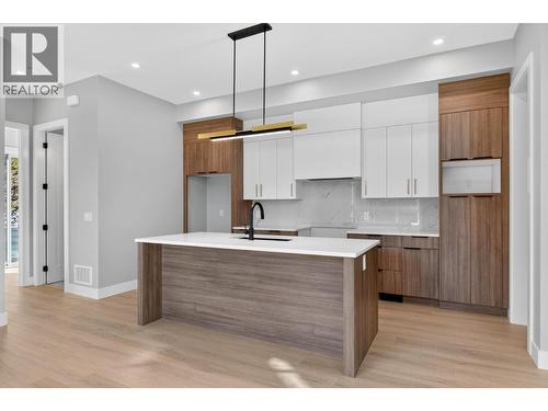 757 Barnaby Road Unit# 3, Kelowna, BC 