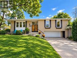 2490 YARMOUTH Crescent Oakville, ON L6L 2M8