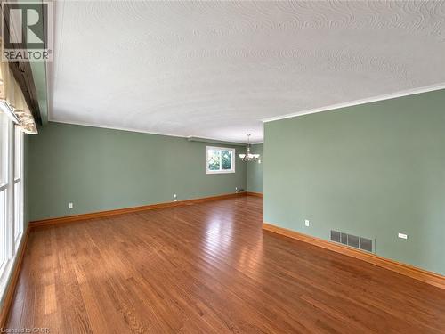 Hardwood flooring, crown molding, and textured ceiling - 2490 Yarmouth Crescent, Oakville, ON 