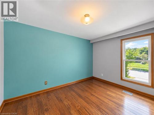 Wood-finish flooring with perimeter trim - 2490 Yarmouth Crescent, Oakville, ON 