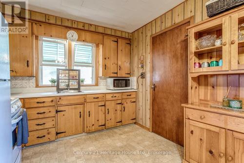 Kitchen with doors to the mud room at the back - 91 Merion Street, Guelph (Junction/Onward Willow), ON 