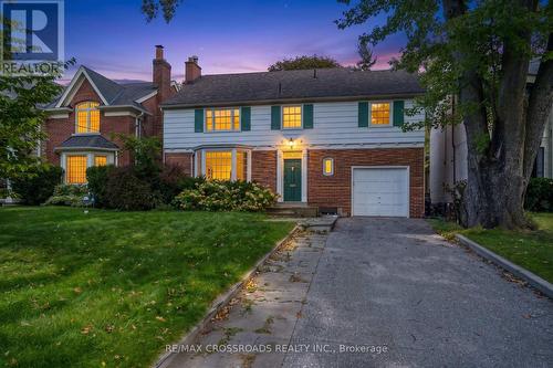 Great Location! Triple Car Driveway - 19 Strathgowan Crescent, Toronto, ON 