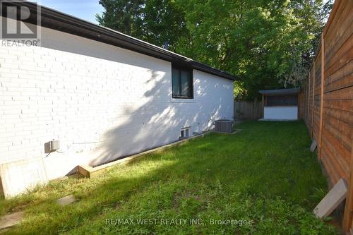 922 Centre Street N, Whitby, ON 