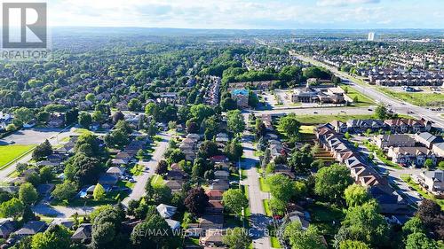 922 Centre Street N, Whitby, ON 